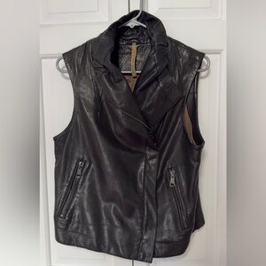 Andrew Marc Vintage 100% Leather Vest. Size M. GUC.